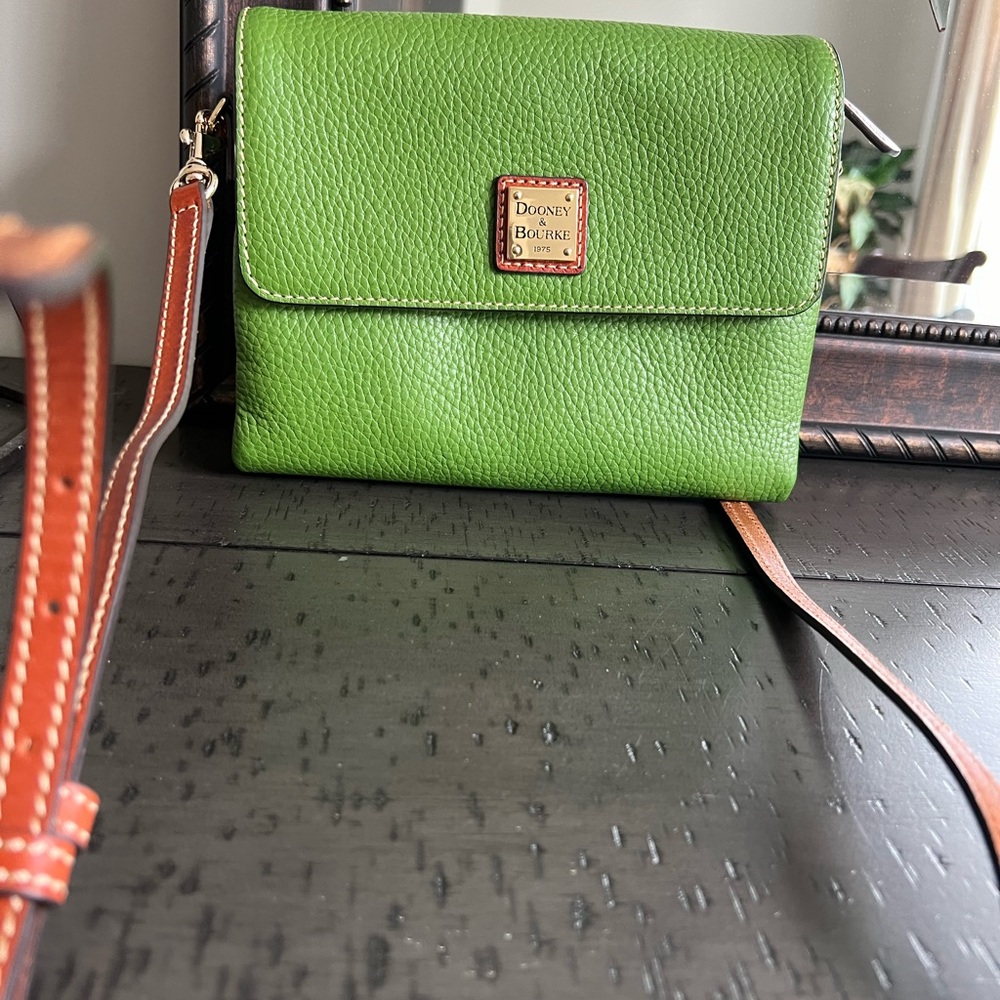 EUC Dooney Crossbody in Green